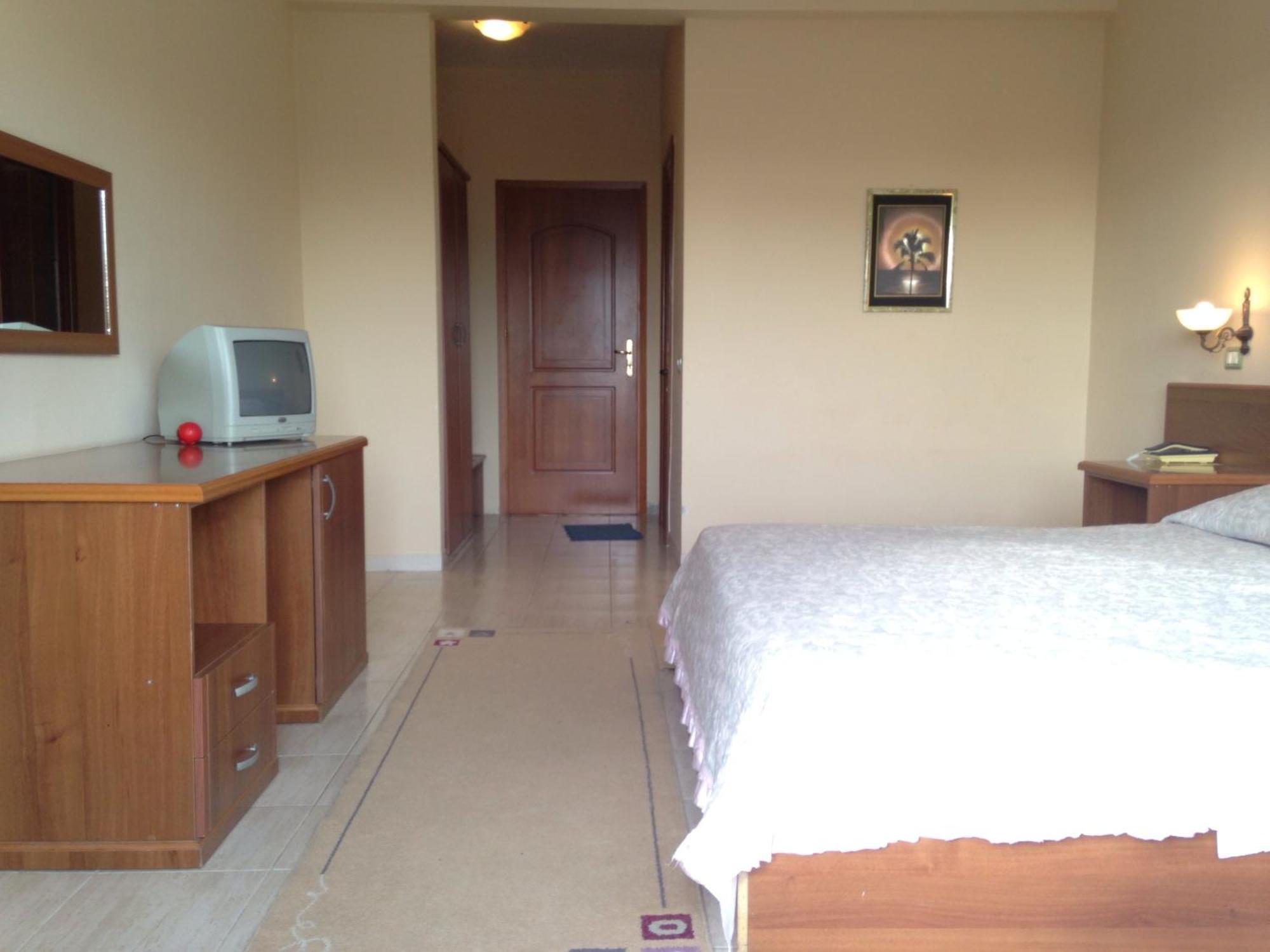 Akropoli Hotel Kryemëdhej 部屋 写真