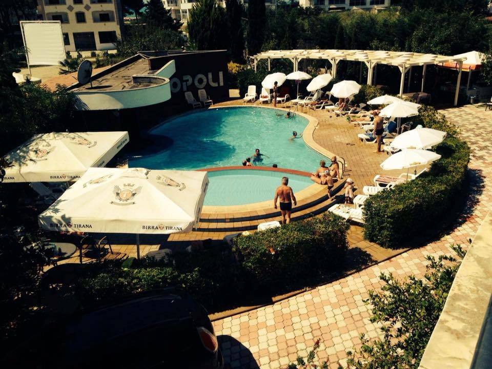 Akropoli Hotel Kryemëdhej エクステリア 写真