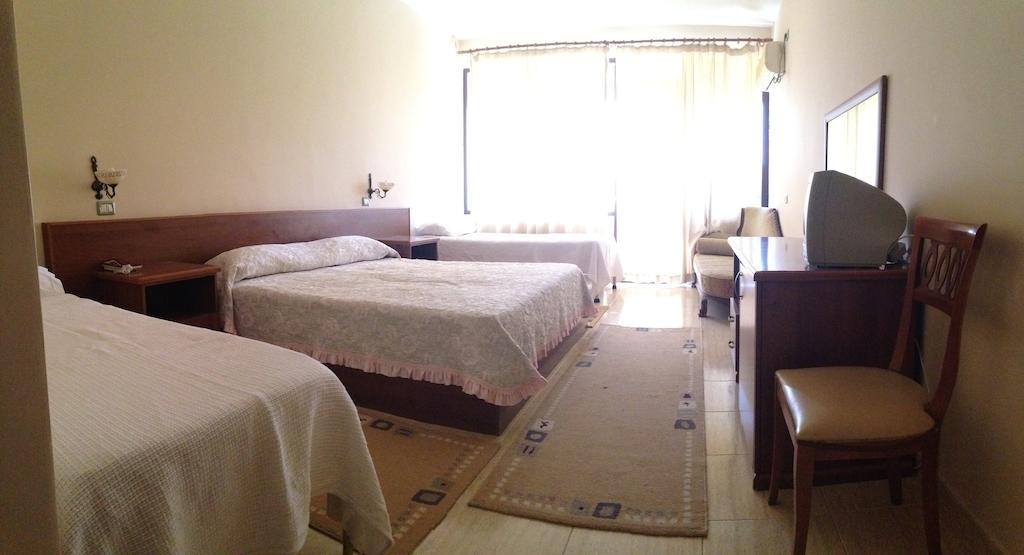 Akropoli Hotel Kryemëdhej エクステリア 写真