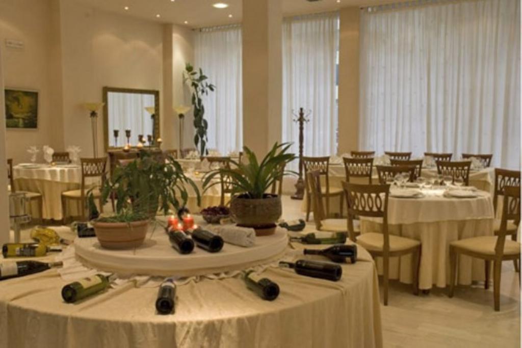 Akropoli Hotel Kryemëdhej エクステリア 写真