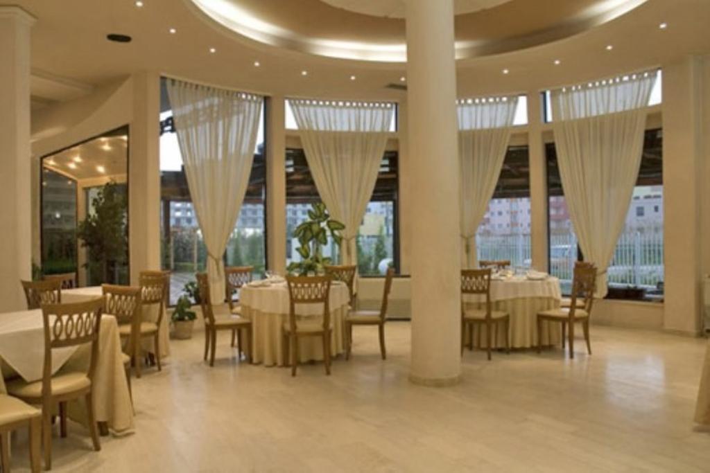 Akropoli Hotel Kryemëdhej エクステリア 写真