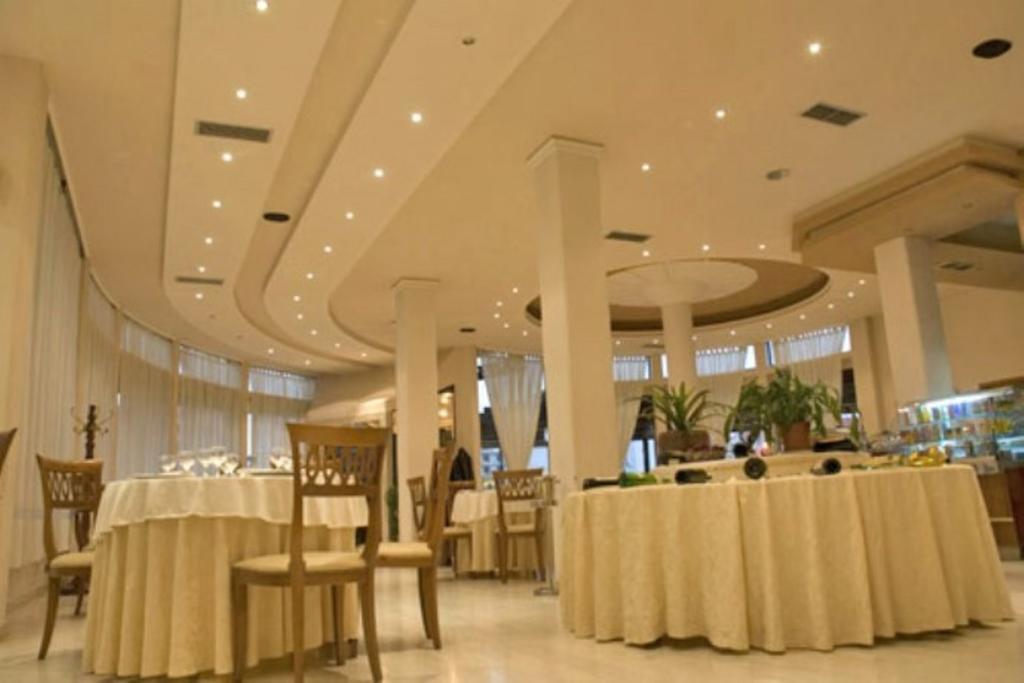 Akropoli Hotel Kryemëdhej エクステリア 写真